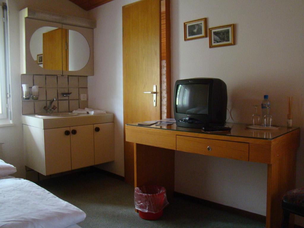 Guest House Bellerive Faulensee Room photo
